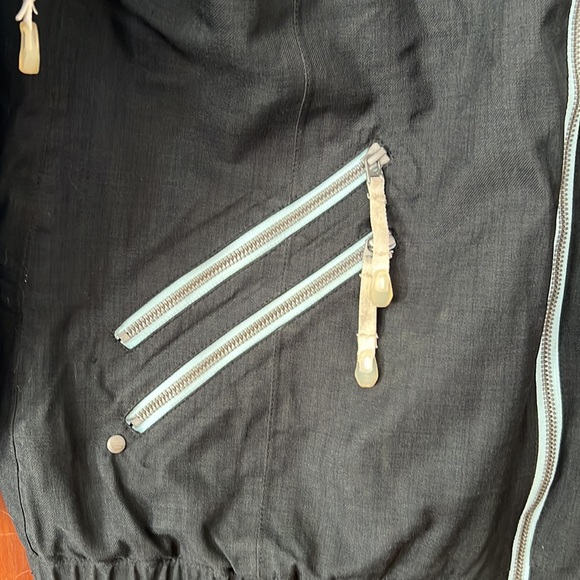 Oakley Women’s Snowboarding Jacket - Picture 2 of 7